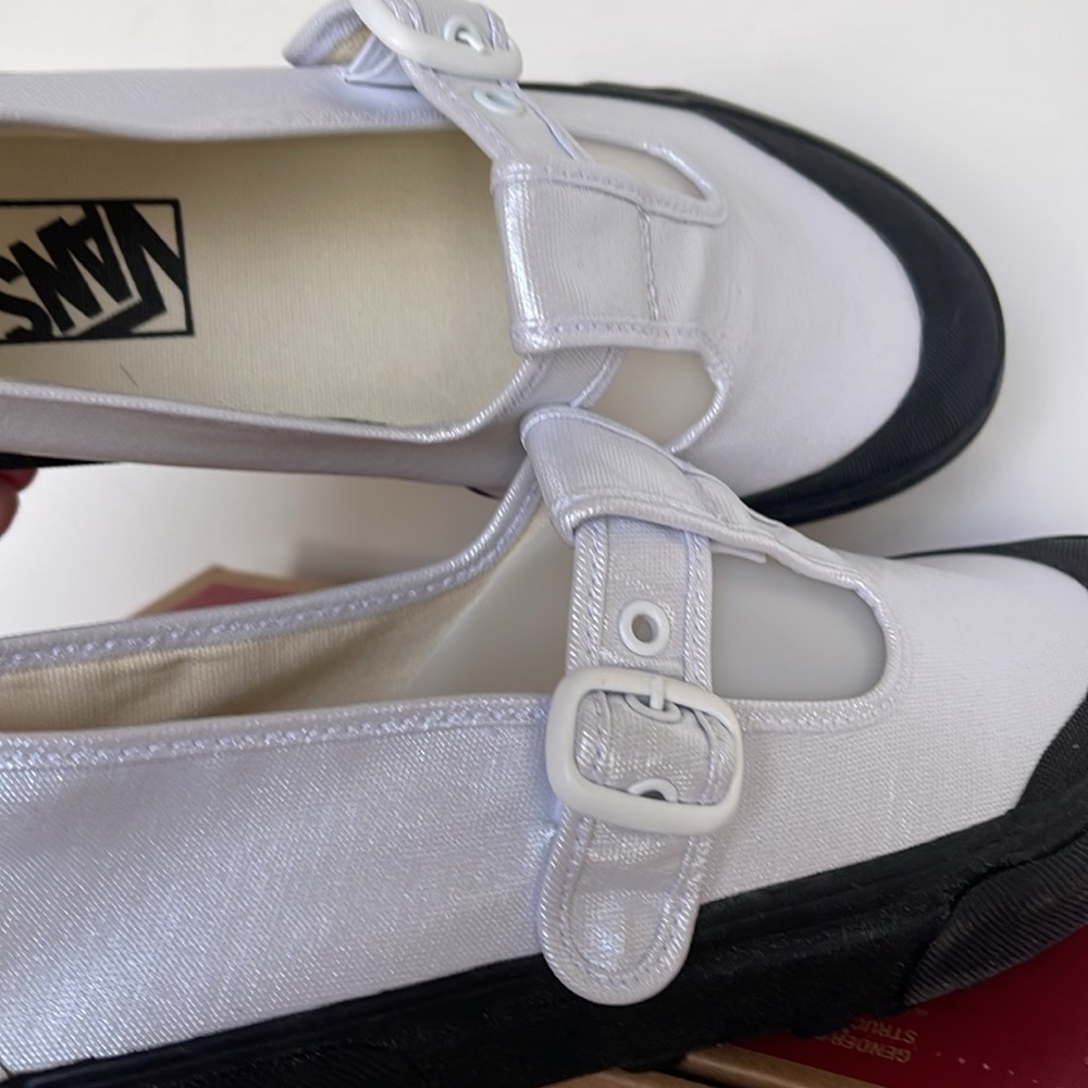 Vans WMNS Style 93
Coated Canvas True White
VN0A3XTJW00
Sneakers - Picture 14 of 16